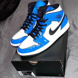 Jordan Mid SE ‘signal blue’